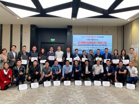 Giảng viên nội bộ thực hành dẫn giảng